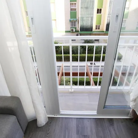 Apartamento En Calle Mendoza - Zona Huelin & 300 Mts De La Playa Málaga