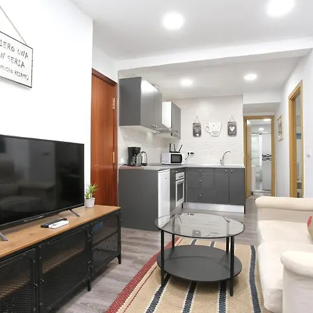Apartamento En Calle Mendoza - Zona Huelin & 300 Mts De La Playa * Málaga