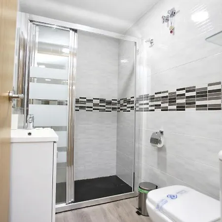 Apartamento En Calle Mendoza - Zona Huelin & 300 Mts De La Playa * Málaga