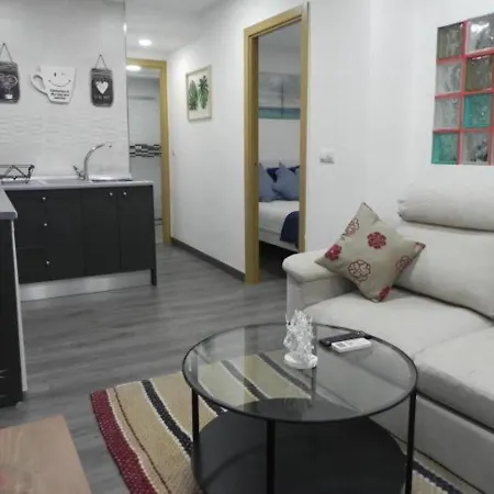 Apartamento En Calle Mendoza - Zona Huelin & 300 Mts De La Playa * Málaga